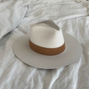 Janessa Leone Dayna wool hat size M